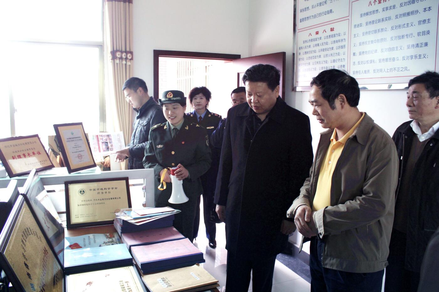 2011年3月，國家工商局總局個體司司長李玉家受中央組織部委托視察公司黨建工作.JPG