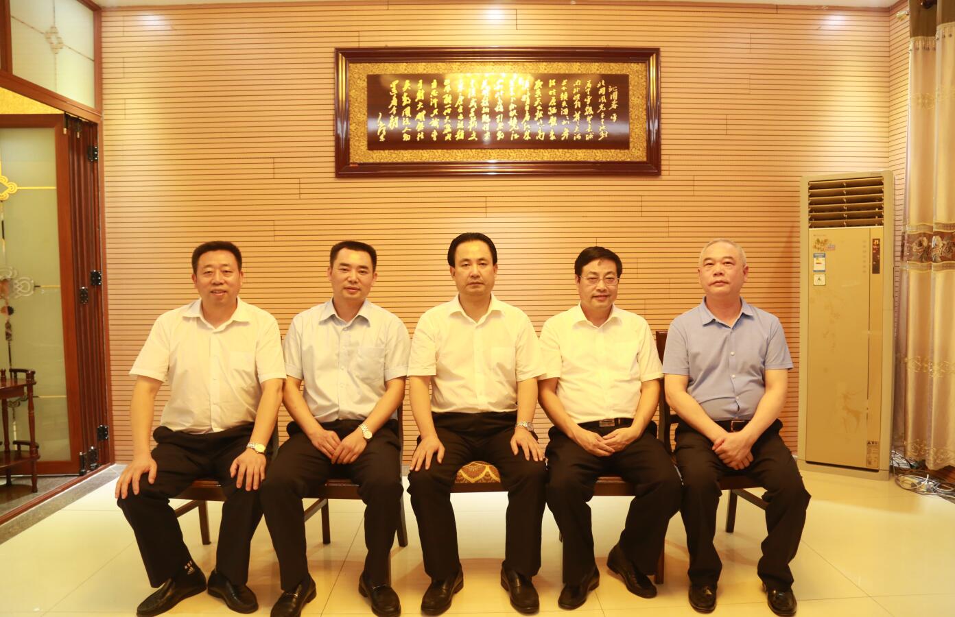 2016年9月，時任市委常務副市長楊親鵬等領導蒞臨公司指導.JPG